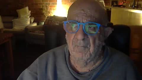 Snapshot of patvac chatting on May 18, 2:45 pm patvac online show from May 18, 2:45 pm