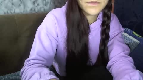 Snapshot of pau_cat chatting on February 2, 11:03 pm Pau online show from February 2, 11:03 pm