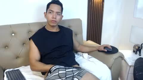 Snapshot of paul_cros chatting on June 26, 11:25 am paul_cros online show from June 26, 11:25 am