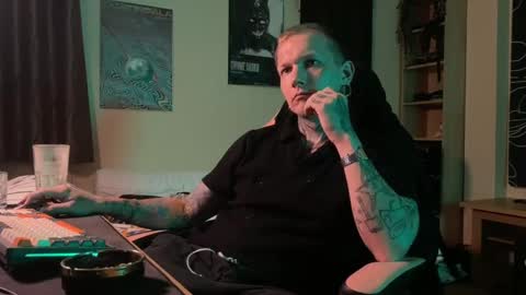 Snapshot of paul_razor chatting on May 4, 2:13 pm Paul online show from May 4, 2:13 pm