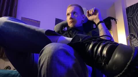 Snapshot of paul_razor chatting on May 23, 7:29 pm Paul online show from May 23, 7:29 pm