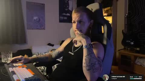 Snapshot of paul_razor chatting on May 31, 9:27 pm Paul online show from May 31, 9:27 pm