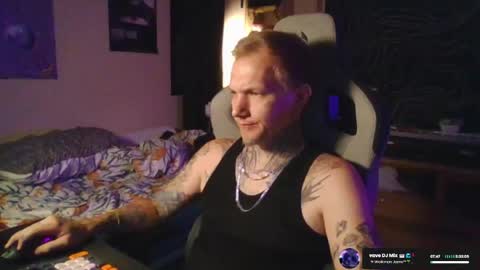 Snapshot of paul_razor chatting on June 1, 6:31 pm Paul online show from June 1, 6:31 pm