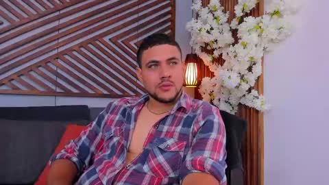 Snapshot of paul_rivera chatting on April 21, 1:42 am Paul Rivera online show from April 21, 1:42 am