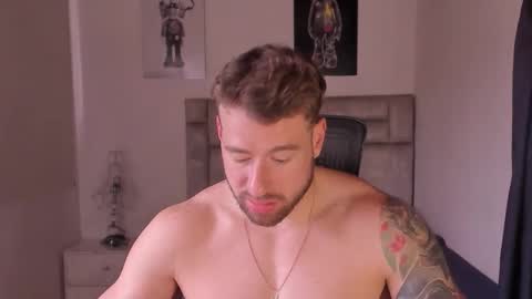 PAUL ROGER online show from January 9, 6:42 pm