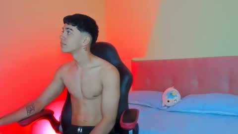 paul_sexycock online show from February 7, 3:30 pm