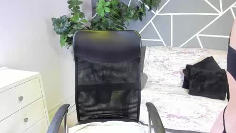 Snapshot of paula_miler1 chatting on March 26, 2:55 pm paula_miler1 online show from March 26, 2:55 pm