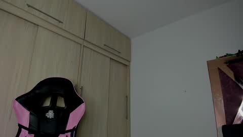 Snapshot of paula_princexxx chatting on December 17, 5:29 am paula princexx online show from December 17, 5:29 am