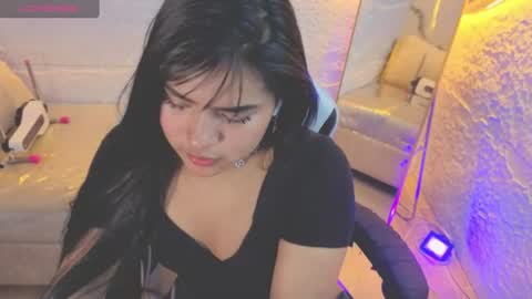 Snapshot of paulette_v chatting on July 6, 3:03 pm Live 800am 200pm COLOMBIAN HOUR online show from July 6, 3:03 pm