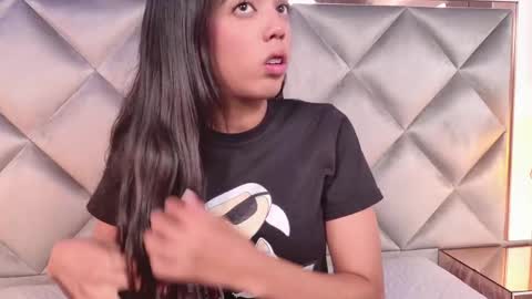 Snapshot of paulina_cano chatting on June 10, 3:18 am Paulina online show from June 10, 3:18 am