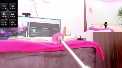 Snapshot of paulina_davis_ chatting on April 26, 1:03 am Paulina Davis online show from April 26, 1:03 am