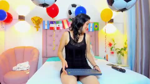 Snapshot of paulinavera chatting on June 13, 1:53 pm paulinavera online show from June 13, 1:53 pm