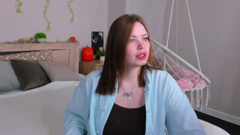 Snapshot of pauline_moore chatting on June 14, 9:22 am Erica online show from June 14, 9:22 am