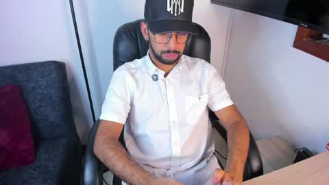 Snapshot of paulodasilva_ chatting on April 17, 12:30 pm Paulo Da Silva online show from April 17, 12:30 pm