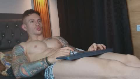 Snapshot of paulthompson_ chatting on February 1, 12:26 pm Paul online show from February 1, 12:26 pm