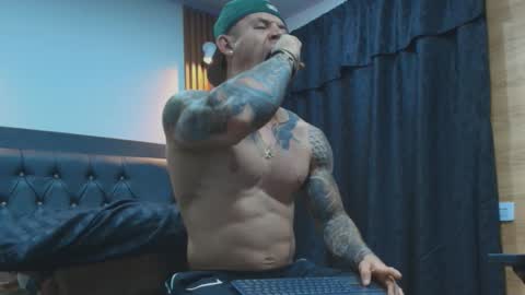 Snapshot of paulthompson_ chatting on March 2, 12:12 pm Paul online show from March 2, 12:12 pm