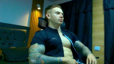 Snapshot of paulthompson_ chatting on May 10, 3:23 am Paul online show from May 10, 3:23 am