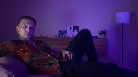 Snapshot of paulvelvet chatting on November 10, 1:54 pm Paul Velvet online show from November 10, 1:54 pm