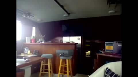 Pavone splash online show from March 3, 9:10 pm