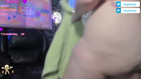 ArtsyHeartsyy online show from December 6, 5:09 am