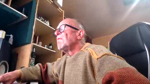 Snapshot of pc8474408 chatting on May 13, 12:46 pm pc8474408 online show from May 13, 12:46 pm