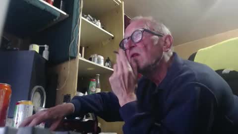 Snapshot of pc8474408 chatting on June 10, 9:52 am pc8474408 online show from June 10, 9:52 am