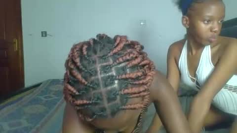 Snapshot of peach_ebonny chatting on June 5, 7:08 pm peach_ebonny online show from June 5, 7:08 pm