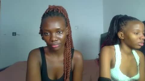 Snapshot of peach_ebonny chatting on June 9, 6:25 am peach_ebonny online show from June 9, 6:25 am