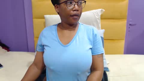 Snapshot of peachassxx chatting on March 6, 5:48 am peachy online show from March 6, 5:48 am