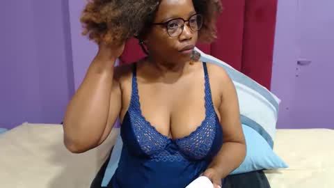 Snapshot of peachassxx chatting on June 2, 5:31 am peachy online show from June 2, 5:31 am