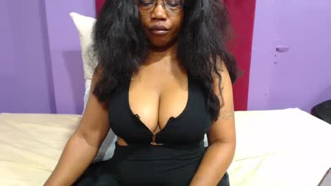 Snapshot of peachassxx chatting on June 14, 5:31 am peachy online show from June 14, 5:31 am