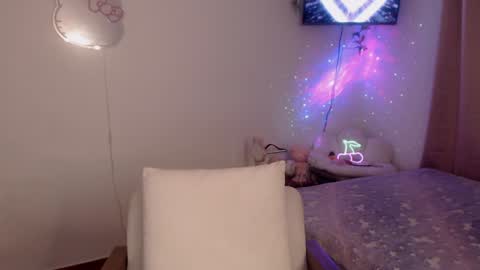 Snapshot of peacherry_ chatting on February 5, 3:55 am peacherry_ online show from February 5, 3:55 am