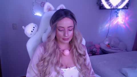 Snapshot of peacherry_ chatting on February 8, 3:30 am peacherry_ online show from February 8, 3:30 am