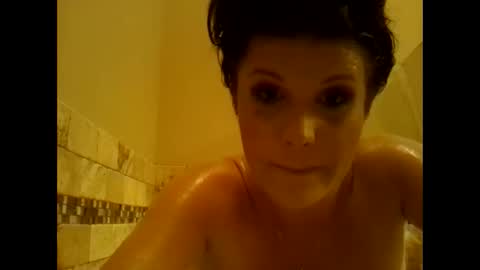 Snapshot of peaches_creme4622 chatting on November 1, 11:40 pm peaches_creme4622 online show from November 1, 11:40 pm