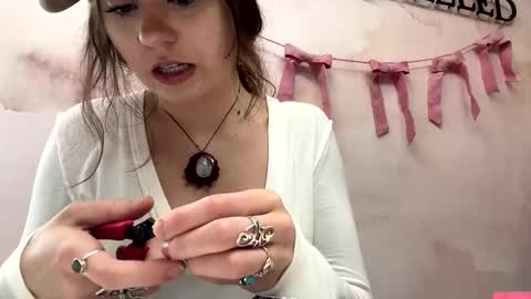 peachesncreampiezz online show from May 2, 6:57 pm