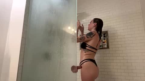 peachesncreampiezz online show from May 5, 4:04 pm