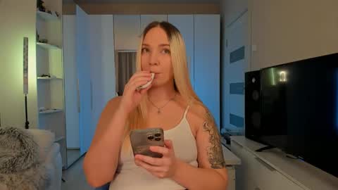 peachju1cy online show from December 12, 7:52 am