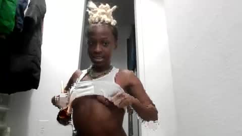 Peach online show from March 31, 11:05 pm