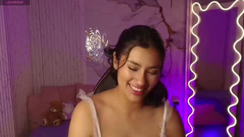 peachy_tay online show from March 16, 11:47 am