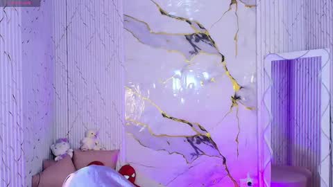 peachy_tay online show from May 25, 11:38 am