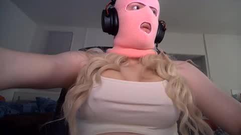Snapshot of peachydemi chatting on June 8, 10:21 pm peachydemi online show from June 8, 10:21 pm