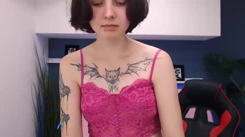 peachydreamm online show from October 11, 6:17 pm