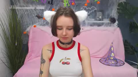 peachydreamm online show from October 21, 6:14 am