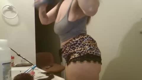 Snapshot of peachyhoneydrip chatting on May 10, 2:06 am peachyhoneydrip online show from May 10, 2:06 am