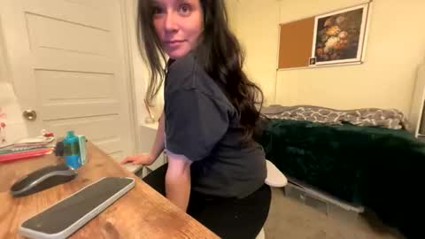 Snapshot of peachyxobsession chatting on March 27, 2:39 am PeachyObsession online show from March 27, 2:39 am