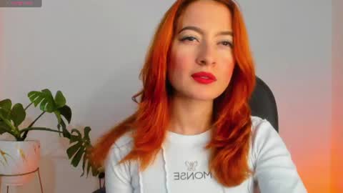 Snapshot of pear__moon chatting on June 19, 3:11 am LILLY online show from June 19, 3:11 am