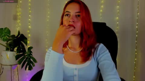 Snapshot of pear__moon chatting on July 29, 6:44 am LILLY online show from July 29, 6:44 am