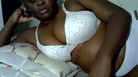 Snapshot of pearl_33 chatting on April 17, 10:57 pm Keci online show from April 17, 10:57 pm
