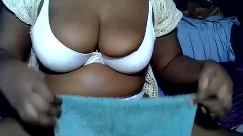 Snapshot of pearl_33 chatting on May 31, 4:20 am Keci online show from May 31, 4:20 am