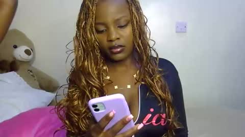 Snapshot of pearl_velvet chatting on February 11, 8:36 pm vel online show from February 11, 8:36 pm